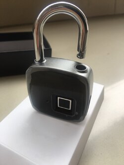 กุญแจ ปลดล็อคด้วยลายนิ้วมือ