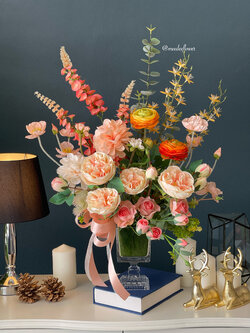 แจกันดอกไม้ประดิษฐ์ทรงสูง แจกันดอกไม้แสดงความยินดี แจกันดอกไม้สำหรับผู้บริหาร แจกันดอกไม้แต่งบ้าน แจกันดอกไม้ปลอมสวยๆ ดอกไม้คัดเกรดพรีเมี่ยมจัดในแจกันแก้วคริสตัลหรูหรา