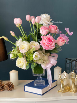 แจกันดอกไม้ประดิษฐ์ทรงสูง แจกันดอกไม้แสดงความยินดี แจกันดอกไม้สำหรับผู้บริหาร แจกันดอกไม้แต่งบ้าน แจกันดอกไม้ปลอมสวยๆ ดอกไม้คัดเกรดพรีเมี่ยมจัดในแจกันแก้วคริสตัลหรูหรา