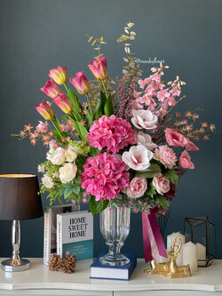 แจกันดอกไม้ประดิษฐ์ทรงสูง แจกันดอกไม้แสดงความยินดี แจกันดอกไม้ปลอมสวยๆ ดอกกุหลาบสัมผัสเหมือนจริงในแจกันแก้ว แจกันทรงสูง ขนาดใหญ่