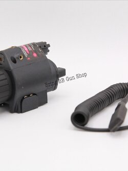 ไฟฉาย และ เลเซอร์ (สีแดง) ติดปืน รุ่นM6