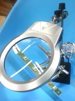 ชุดแว่นขยายมีไฟส่องพร้อม ที่วางหัวแร้งและตัวจับชิ้นงาน