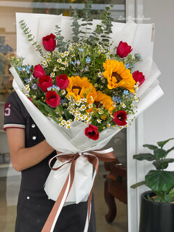 ช่อดอกไม้สด ช่อดอกทานตะวันดอกทิวลิปดอกเดซี่