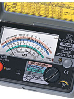 KYORITSU 3321A เร้นจ์แรงดันไฟฟ้าสลับเป็นสเกลที่มีช่องห่างแบบเท่ากันตลอดสเกล จึงอ่านค่าได้ง่าย