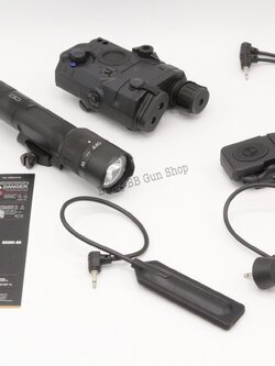 ไฟฉาย+เลเซอร์สีแดง PEQ-15/LA-5C UHP Combat Kit (กล่องแบตไฟฉาย+เลเซอร์สีแดง และ ไฟฉาย M3X)