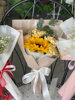 ช่อดอกทานตะวัน ช่อดอกไม้เล็กๆ ช่อดอกไม้สด