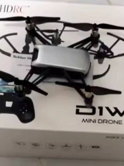 Drone Camera โดรนจิ๋๋ว ติดกล้อง รุ่น D1W บินนิ่งมาก ควบคุมง่าย บินตีลังกาได้ 360 องศา สามารถล็อกความสูงได้