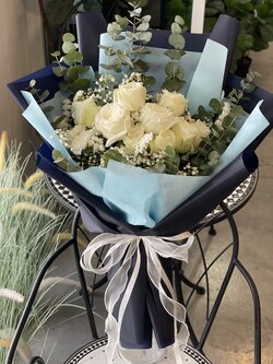 ช่อดอกกุหลาบสีขาว ช่อดอกไม้สีขาว ช่อดอกไม้สด