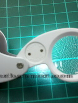 เลนส์ขยาย 40 เท่า มีไฟ LED ส่องสว่าง