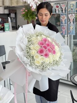 ช่อดอกกุหลาบสีขาว ชมพู 30 ดอก ช่อกุหลาบตั้งได้