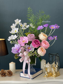 แจกันดอกไม้ประดิษฐ์ทรงสูง แจกันดอกไม้แสดงความยินดี แจกันดอกไม้สำหรับผู้บริหาร แจกันดอกไม้แต่งบ้าน แจกันดอกไม้ปลอมสวยๆ ดอกไม้คัดเกรดพรีเมี่ยมจัดในแจกันแก้วคริสตัลหรูหรา