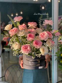 กล่องดอกไม้ Flowerbox กระเช้าดอกไม้ กระเช้าดอกไม้แสดงความยินดี เยี่ยมไข้ วันเกิด