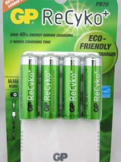 เครื่องชาร์จเร็ว 2ชั่วโมง พร้อมแบตเตอรี่ GP Recyko AA x4 ก้อน 2050 mAH (เก็บประจุได้นานเหมือน eneloop)