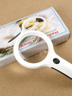 แว่นขยายขนาดใหญ่ ชัดเจน เลนส์ใหญ่ 3.5 นิ้ว / 9 cm พร้อมไฟ LED 8 ดวง และ ฺBlacklight