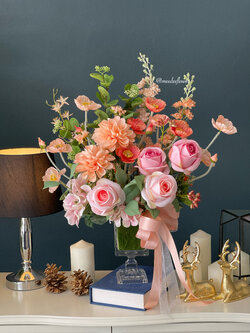 แจกันดอกไม้ประดิษฐ์ทรงสูง แจกันดอกไม้แสดงความยินดี แจกันดอกไม้สำหรับผู้บริหาร แจกันดอกไม้แต่งบ้าน แจกันดอกไม้ปลอมสวยๆ ดอกไม้คัดเกรดพรีเมี่ยมจัดในแจกันแก้วคริสตัลหรูหรา